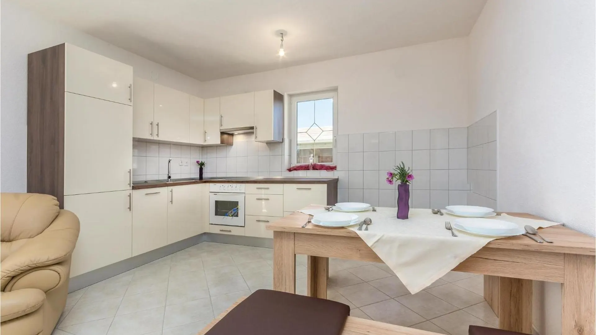Stunning Home In Kapelica With Wifi 0*, Rasa